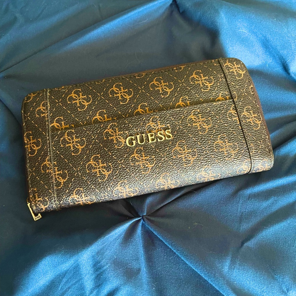 Guess Purse/Wallet - Picture 10 of 12